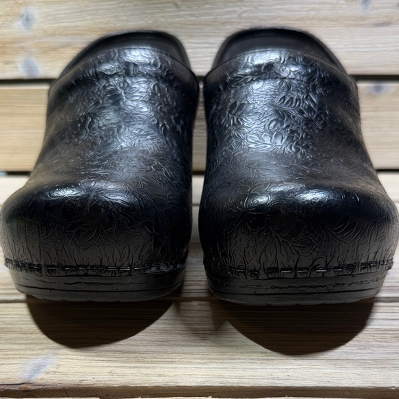Dansko Floral Tooled Leather Professional Stapled Clogs Euro Size 41 - Picture 3 of 9